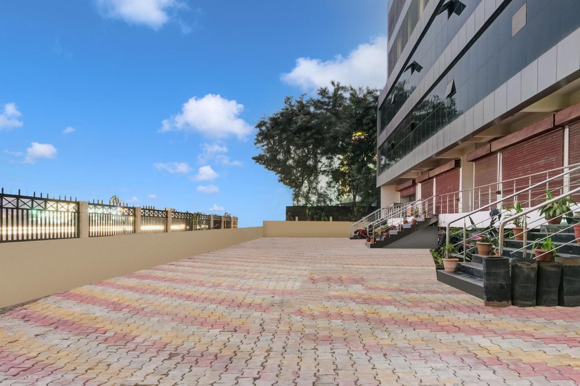 Townhouse Oak Sarusajai Stadium Dispur エクステリア 写真